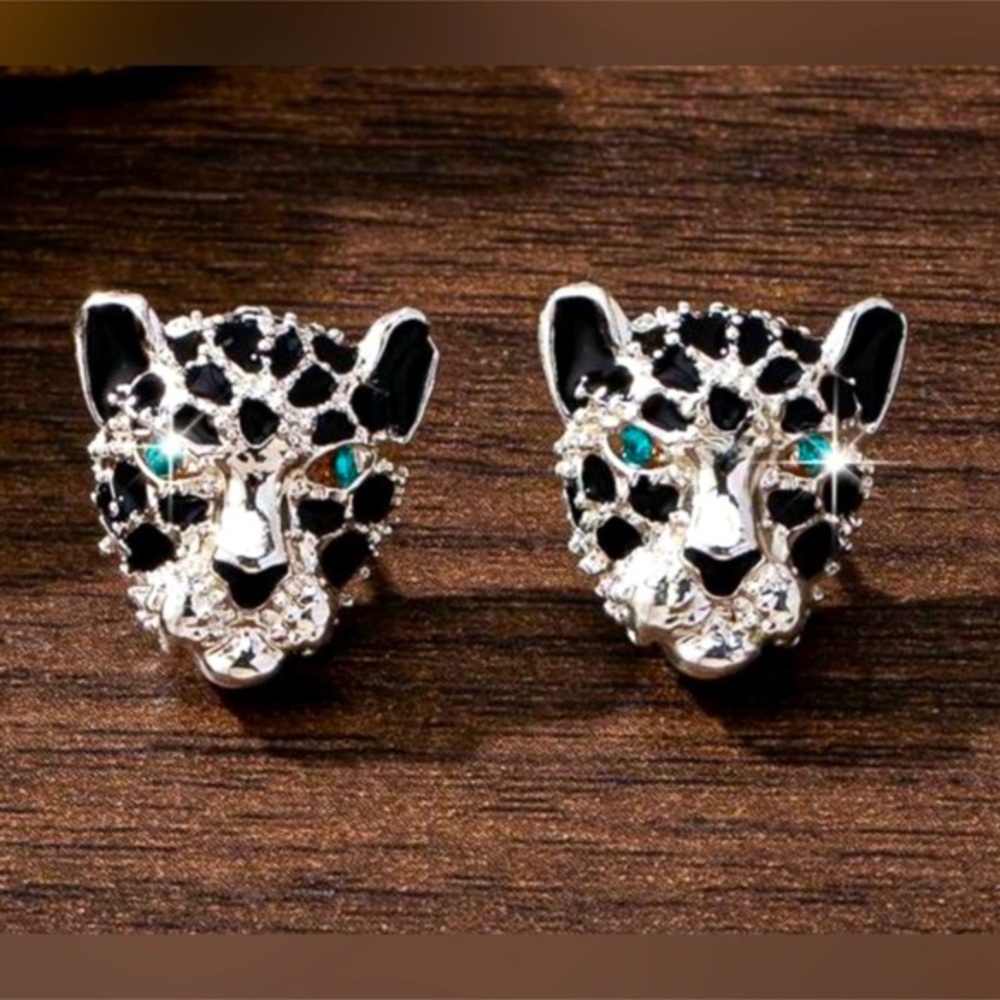 ✨Silver Leopard Head Stud Earrings with Black Spots and Teal Eyes